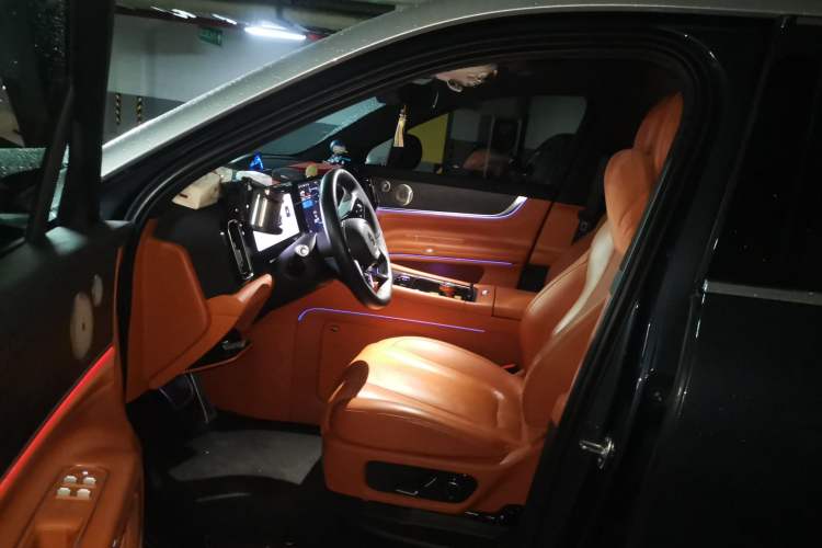 Used Hima AITO M9 2024 Range-Extended Max Edition 42 kWh 6-Seater Version Left Front Seat