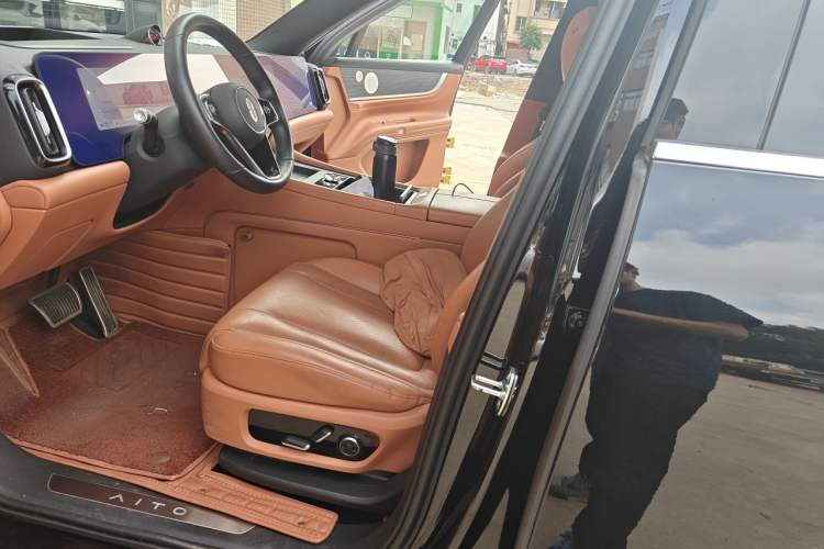 Used Hima AITO M9 2024 Range-Extended Ultra Version 42 kWh 6-Seater Model Left Front Seat