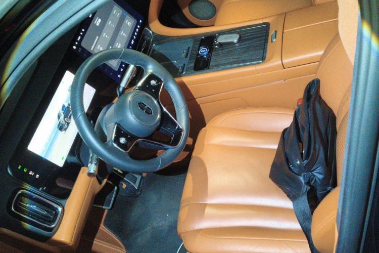 Used Hima AITO M9 2024 All-Electric Ultra Version 100 kWh 6-Seater Model Left Front Seat