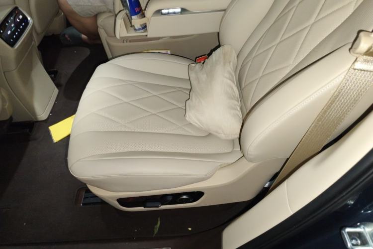 Used Hima AITO M9 2024 Range-Extended Ultra Version 42 kWh 6-Seater Model Left Rear Seat