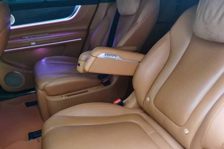 Used Hima AITO M9 2024 Range-Extended Ultra Version 42 kWh 6-Seater Model Left Rear Seat