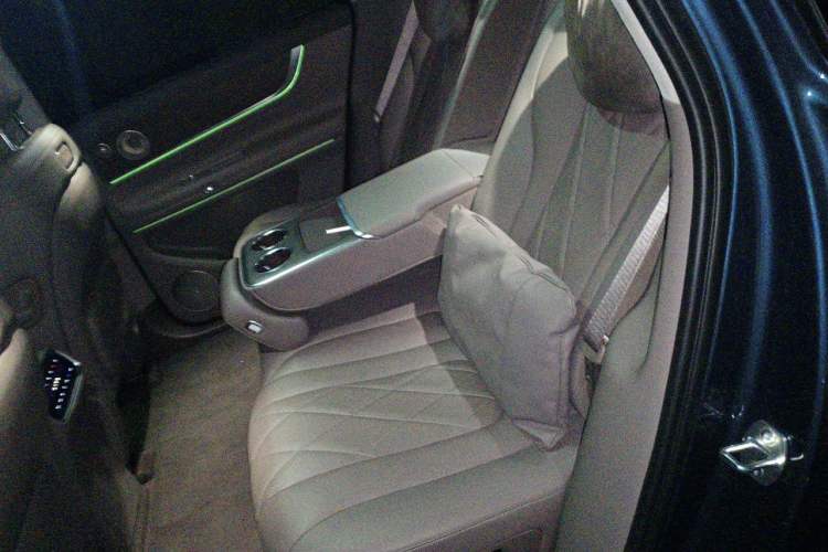 Used Hima AITO M9 2024 All-Electric Ultra Version 100 kWh 5-Seater Model Left Rear Seat