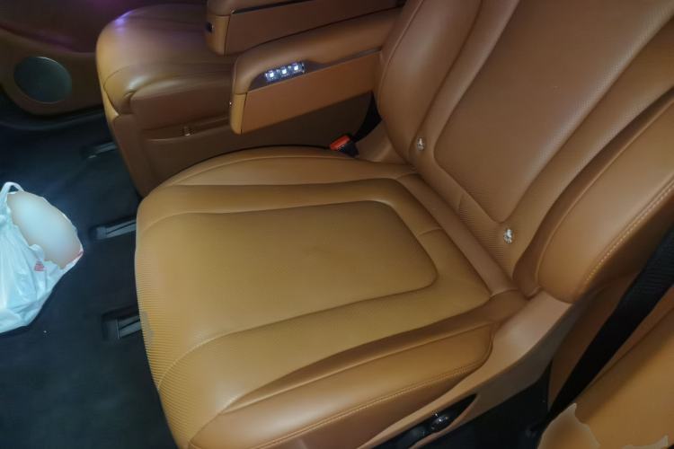 Used Hima AITO M9 2024 Range-Extended Ultra Version 42 kWh 6-Seater Model Left Rear Seat
