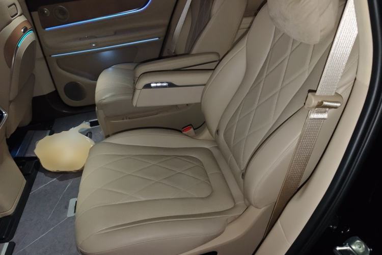 Used Hima AITO M9 2024 All-Electric Ultra Version 100 kWh 6-Seater Model Left Rear Seat