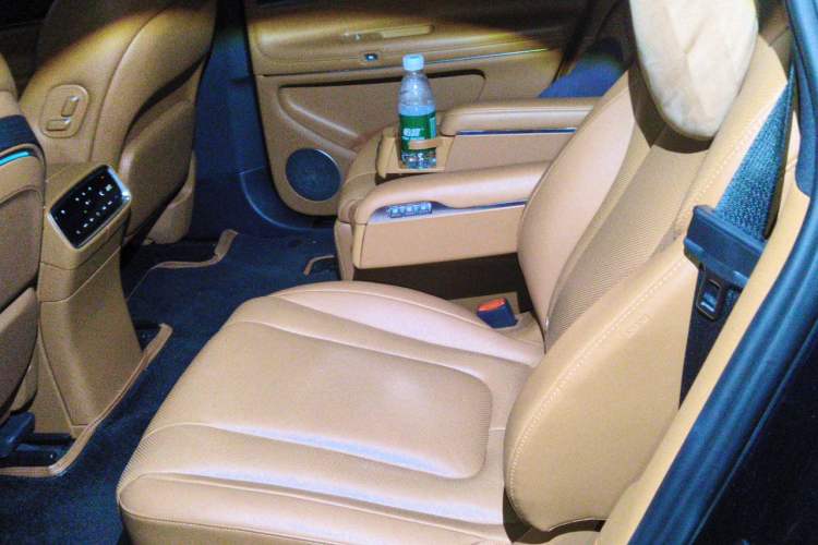 Used Hima AITO M9 2024 All-Electric Ultra Version 100 kWh 6-Seater Model Left Rear Seat