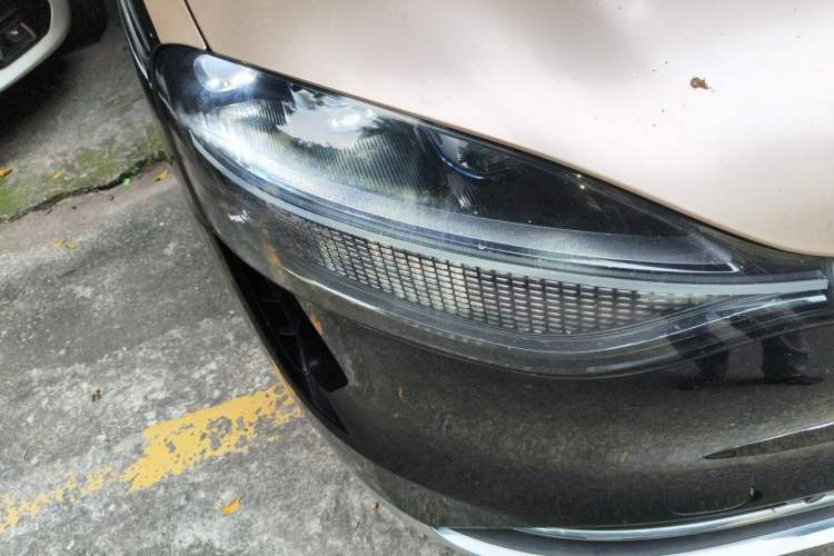 Used Hima AITO M9 2024 Range-Extended Ultra Version 42 kWh 6-Seater Model Right Front Headlight