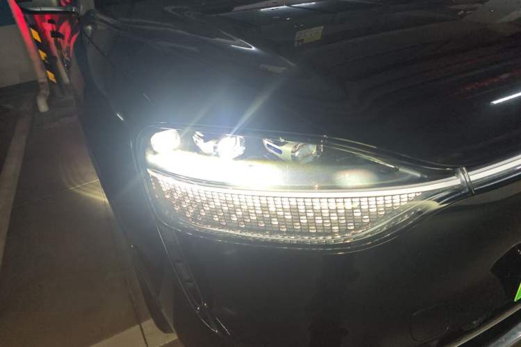 Used Hima AITO M9 2024 Range-Extended Ultra Version 42 kWh 6-Seater Model Right Front Headlight