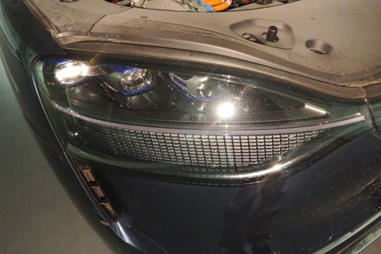 Used Hima AITO M9 2024 Range-Extended Ultra Version 42 kWh 6-Seater Model Right Front Headlight