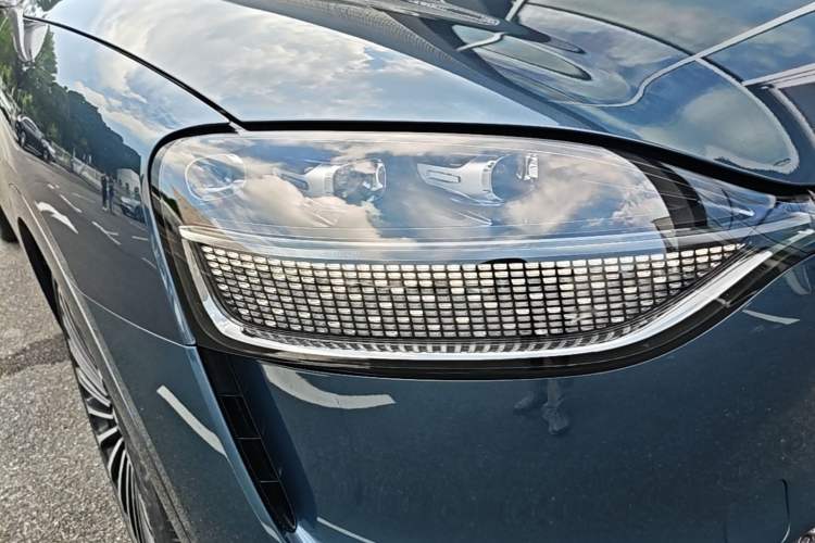 Used Hima AITO M9 2024 All-Electric Max Version 100 kWh 6-Seater Right Front Headlight