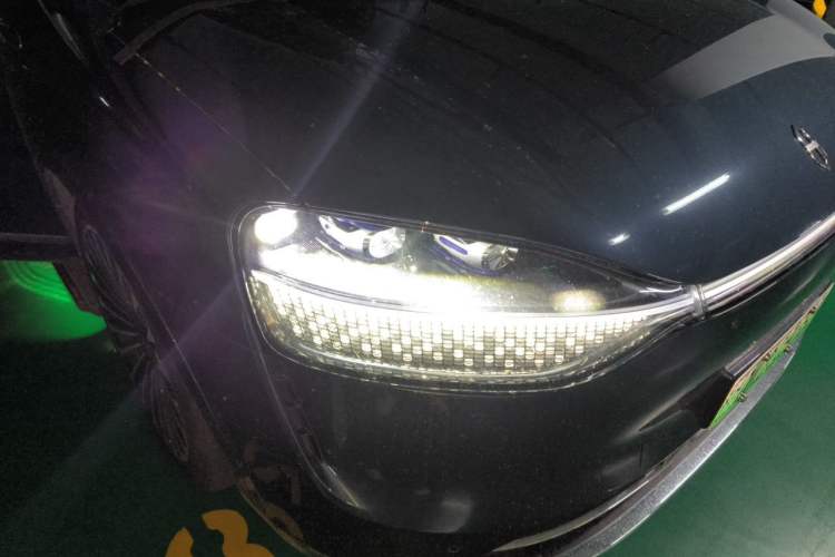 Used Hima AITO M9 2024 Range-Extended Ultra Version 52 kWh 6-Seater Model Right Front Headlight