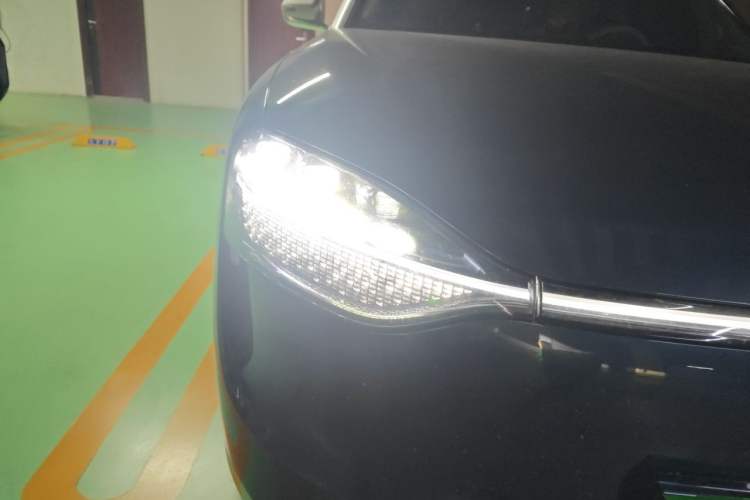 Used Hima AITO M9 2024 Range-Extended Ultra Version 42 kWh 6-Seater Model Right Front Headlight