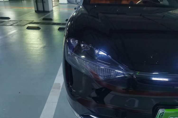Used Hima AITO M9 2024 Range-Extended Ultra Version 42 kWh 6-Seater Model Right Front Headlight