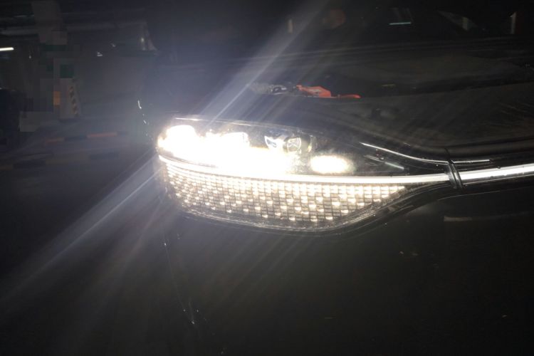 Used Hima AITO M9 2024 Range-Extended Ultra Version 42 kWh 6-Seater Model Right Front Headlight