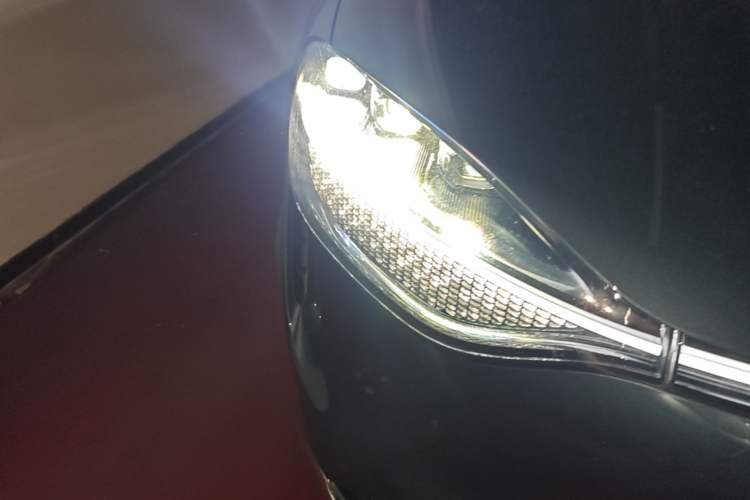 Used Hima AITO M9 2024 Range-Extended Ultra Version 42 kWh 6-Seater Model Right Front Headlight