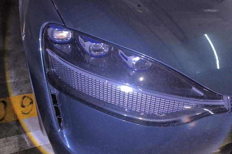 Used Hima AITO M9 2024 Range-Extended Ultra Version 42 kWh 6-Seater Model Right Front Headlight