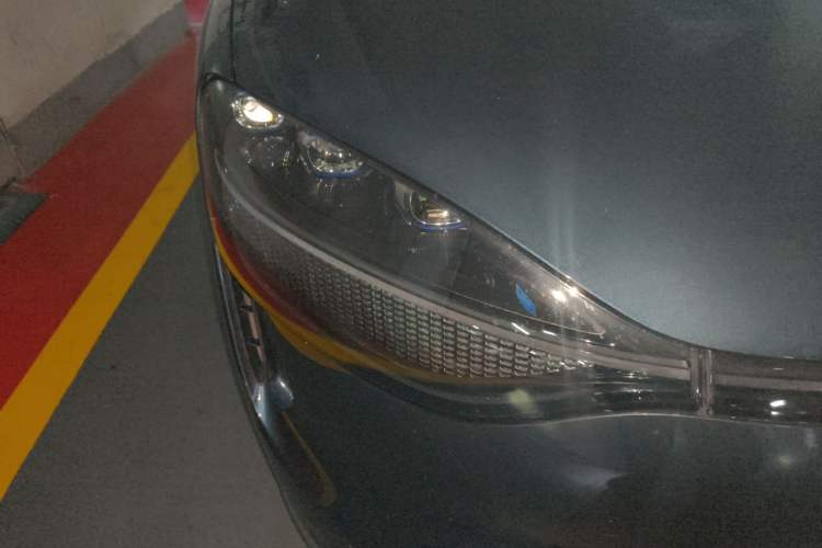 Used Hima AITO M9 2024 Range-Extended Ultra Version 42 kWh 6-Seater Model Right Front Headlight