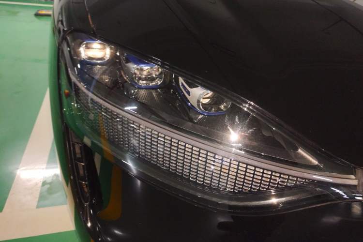Used Hima AITO M9 2024 Range-Extended Ultra Version 42 kWh 6-Seater Model Right Front Headlight