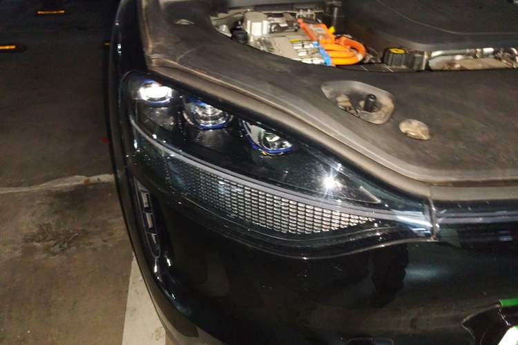 Used Hima AITO M9 2024 Range-Extended Ultra Version 42 kWh 6-Seater Model Right Front Headlight