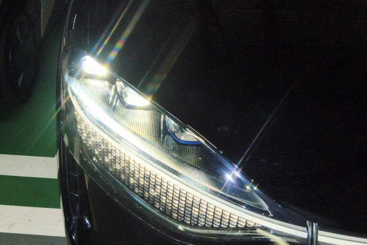 Used Hima AITO M9 2024 All-Electric Ultra Version 100 kWh 6-Seater Model Right Front Headlight