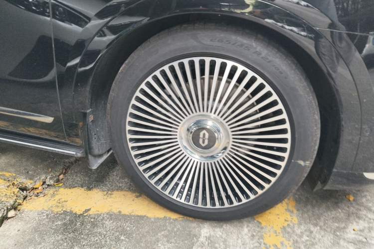 Used Hima AITO M9 2024 Range-Extended Ultra Version 42 kWh 6-Seater Model Right Front Wheel Hub