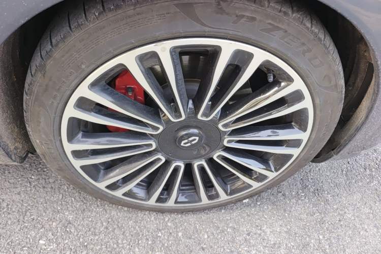 Used Hima AITO M9 2024 All-Electric Ultra Version 100 kWh 6-Seater Model Right Front Wheel Hub