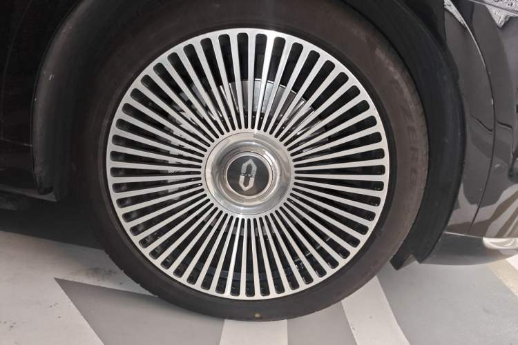 Used Hima AITO M9 2024 Range-Extended Ultra Version 42 kWh 6-Seater Model Right Front Wheel Hub