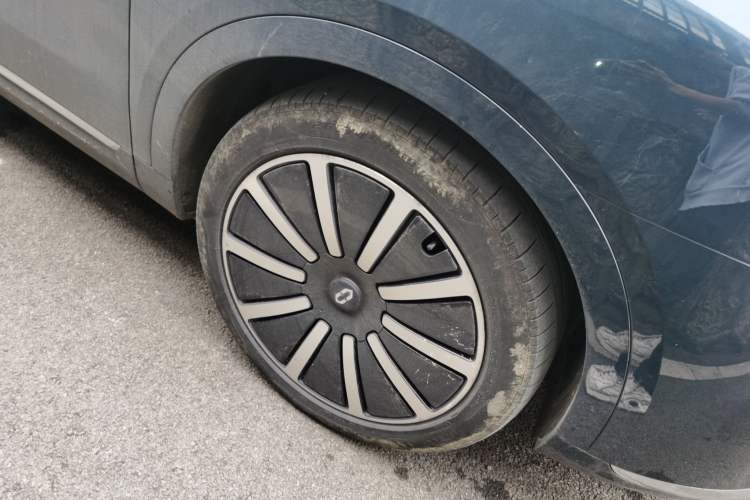 Used Hima AITO M9 2024 Range-Extended Ultra Version 42 kWh 6-Seater Model Right Front Wheel Hub