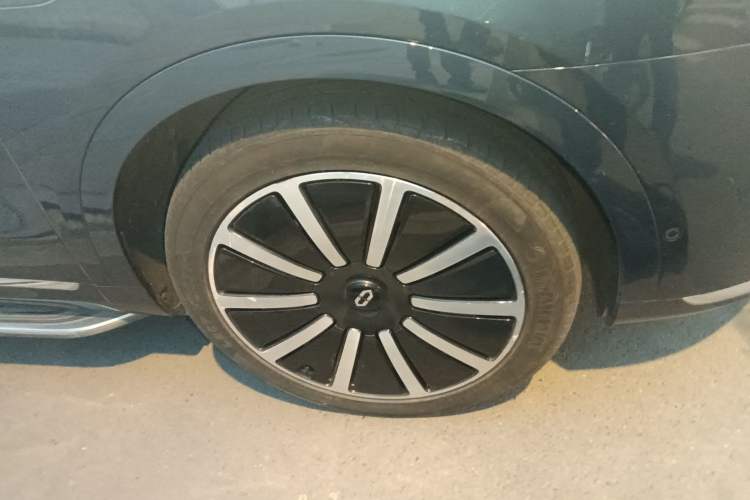 Used Hima AITO M9 2024 All-Electric Max Version 100 kWh 6-Seater Right Front Wheel Hub
