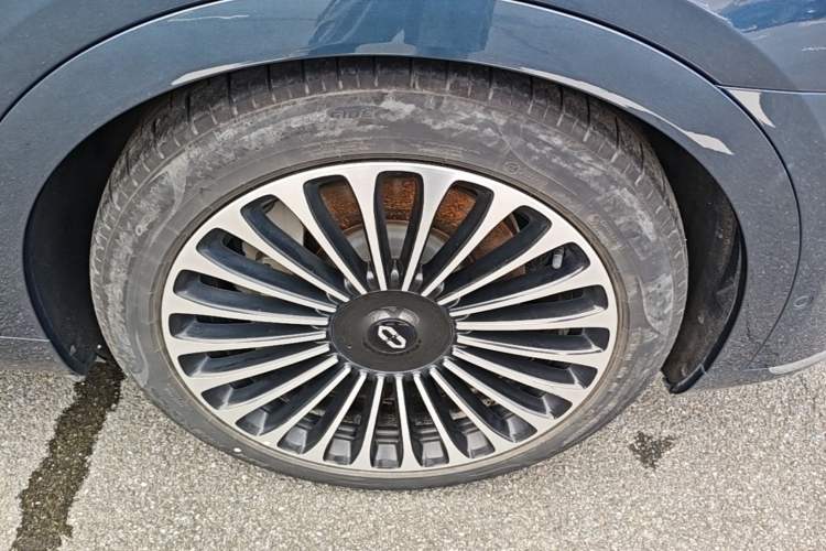 Used Hima AITO M9 2024 All-Electric Max Version 100 kWh 6-Seater Right Front Wheel Hub