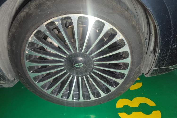 Used Hima AITO M9 2024 Range-Extended Ultra Version 52 kWh 6-Seater Model Right Front Wheel Hub
