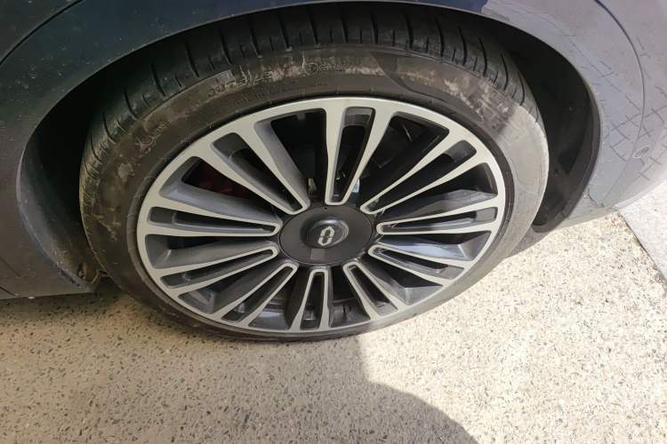 Used Hima AITO M9 2024 All-Electric Ultra Version 100 kWh 6-Seater Model Right Front Wheel Hub