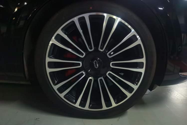 Used Hima AITO M9 2024 Range-Extended Ultra Version 42 kWh 6-Seater Model Right Front Wheel Hub