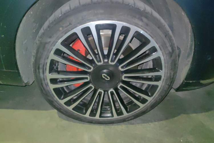 Used Hima AITO M9 2024 Range-Extended Ultra Version 52 kWh 6-Seater Model Right Front Wheel Hub