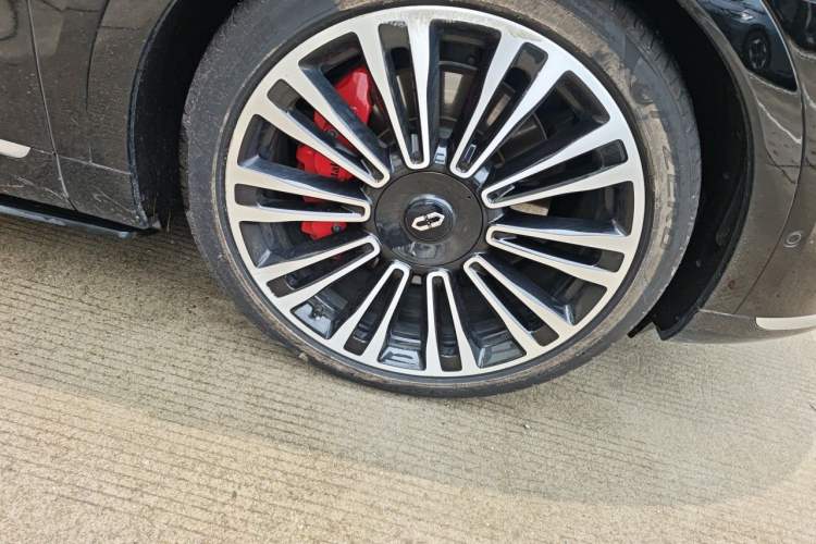 Used Hima AITO M9 2024 Range-Extended Ultra Version 42 kWh 6-Seater Model Right Front Wheel Hub