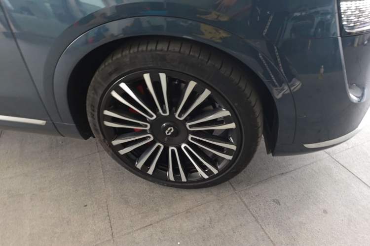 Used Hima AITO M9 2024 Range-Extended Ultra Version 42 kWh 6-Seater Model Right Front Wheel Hub