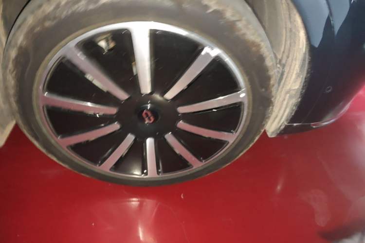 Used Hima AITO M9 2024 Range-Extended Ultra Version 42 kWh 6-Seater Model Right Front Wheel Hub
