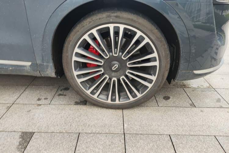 Used Hima AITO M9 2024 Range-Extended Ultra Version 42 kWh 6-Seater Model Right Front Wheel Hub