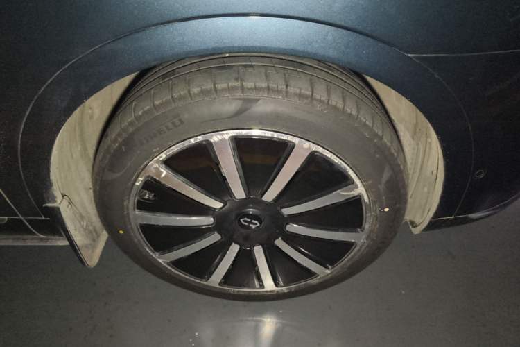 Used Hima AITO M9 2024 Range-Extended Ultra Version 42 kWh 6-Seater Model Right Front Wheel Hub