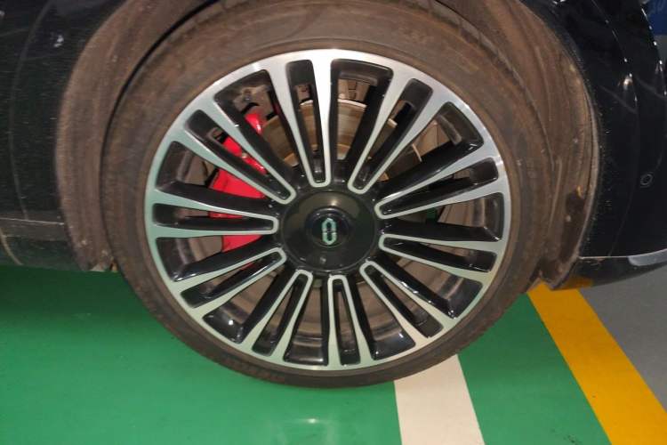 Used Hima AITO M9 2024 Range-Extended Ultra Version 42 kWh 6-Seater Model Right Front Wheel Hub