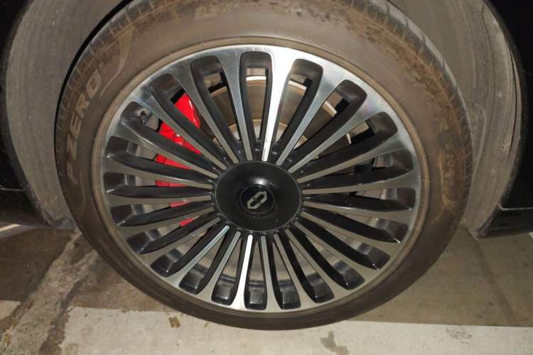 Used Hima AITO M9 2024 Range-Extended Ultra Version 42 kWh 6-Seater Model Right Front Wheel Hub