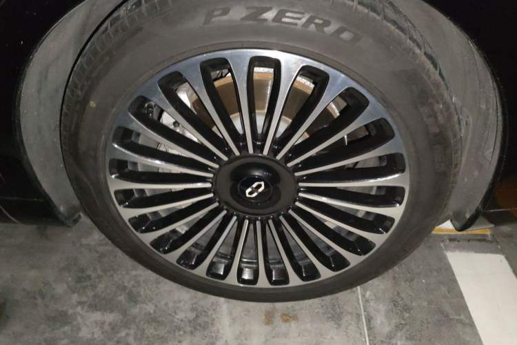 Used Hima AITO M9 2024 Range-Extended Ultra Version 42 kWh 6-Seater Model Right Front Wheel Hub