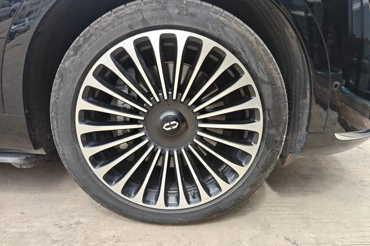 Used Hima AITO M9 2024 Range-Extended Ultra Version 42 kWh 6-Seater Model Right Front Wheel Hub