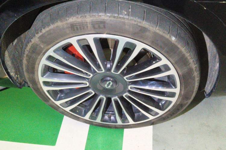 Used Hima AITO M9 2024 All-Electric Ultra Version 100 kWh 6-Seater Model Right Front Wheel Hub