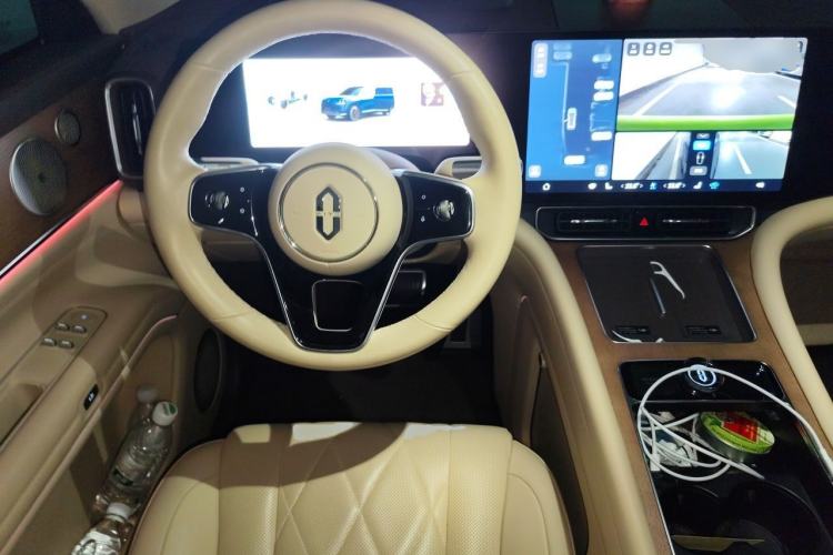 Used Hima AITO M9 2024 Range-Extended Ultra Version 42 kWh 6-Seater Model Steering Wheel
