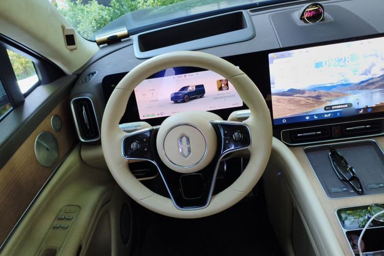 Used Hima AITO M9 2024 Range-Extended Ultra Version 52 kWh 6-Seater Model Steering Wheel