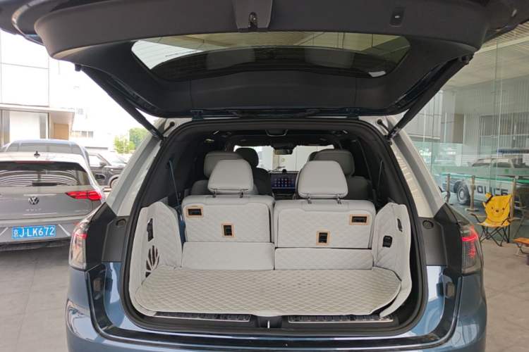 Used Hima AITO M9 2024 Range-Extended Ultra Version 42 kWh 6-Seater Model Trunk