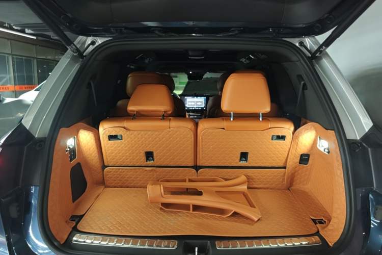Used Hima AITO M9 2024 Range-Extended Ultra Version 42 kWh 6-Seater Model Trunk