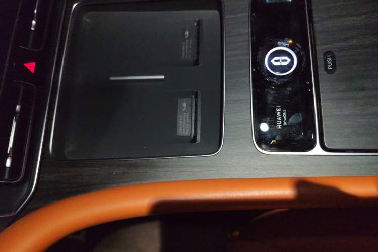 Used Hima AITO M9 2024 Range-Extended Ultra Version 42 kWh 6-Seater Model Vehicle Key