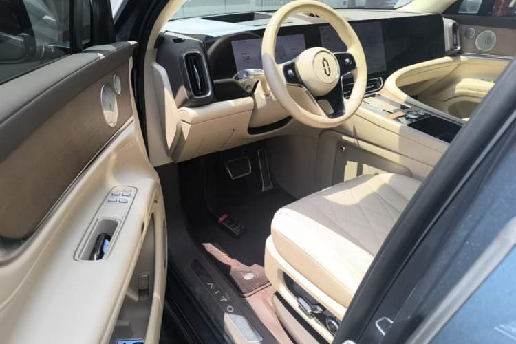 Used Hima AITO M9 2024 Range-Extended Ultra Version 42 kWh 6-Seater Model Driver Seat