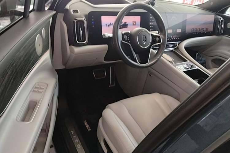 Used Hima AITO M9 2024 Range-Extended Ultra Version 42 kWh 6-Seater Model Driver Seat